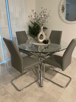 Round dining table with four chairs.