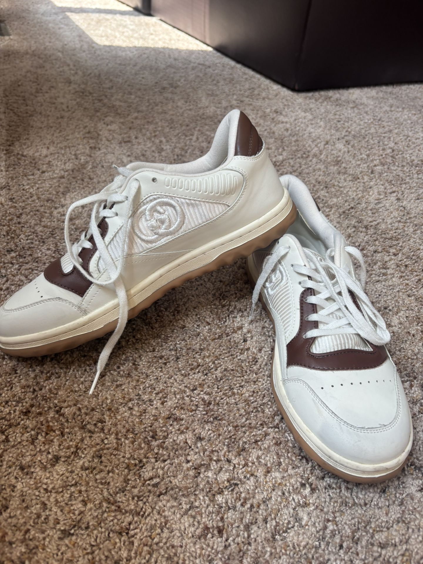 Sneakers Mens Size 10/ Women’s Size 11