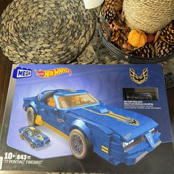 MEGA Hot Wheels '77 Pontiac Firebird Collectible Building Set 844 pc