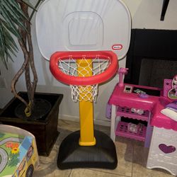 Little Tikes basketball court 