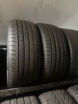 PAIR OF TIRE 245 40 22 BRIDGESTONE 85% LIFE