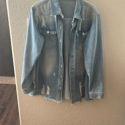 Women’s Light Wash Jean Jacket Size M