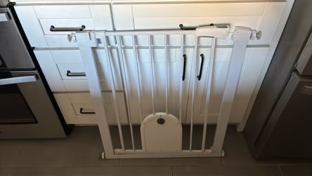 Extra Tall Babelio Baby Gate 30”- 36” tension 30” tall, with cat/all dog access