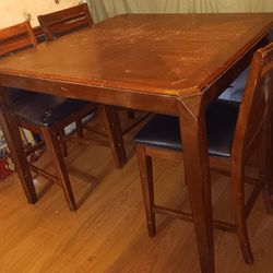 Gorgeous Solid Wood Counter Top Table With 4 Chairs
