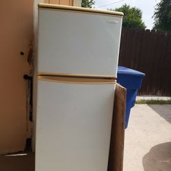 Refrigerador chico con problemas de enfriamento