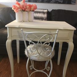  BEAUTIFUL FRENCH PROVINCIAL VANITY/ FLOWER And VASE NOT INCLUDED 
