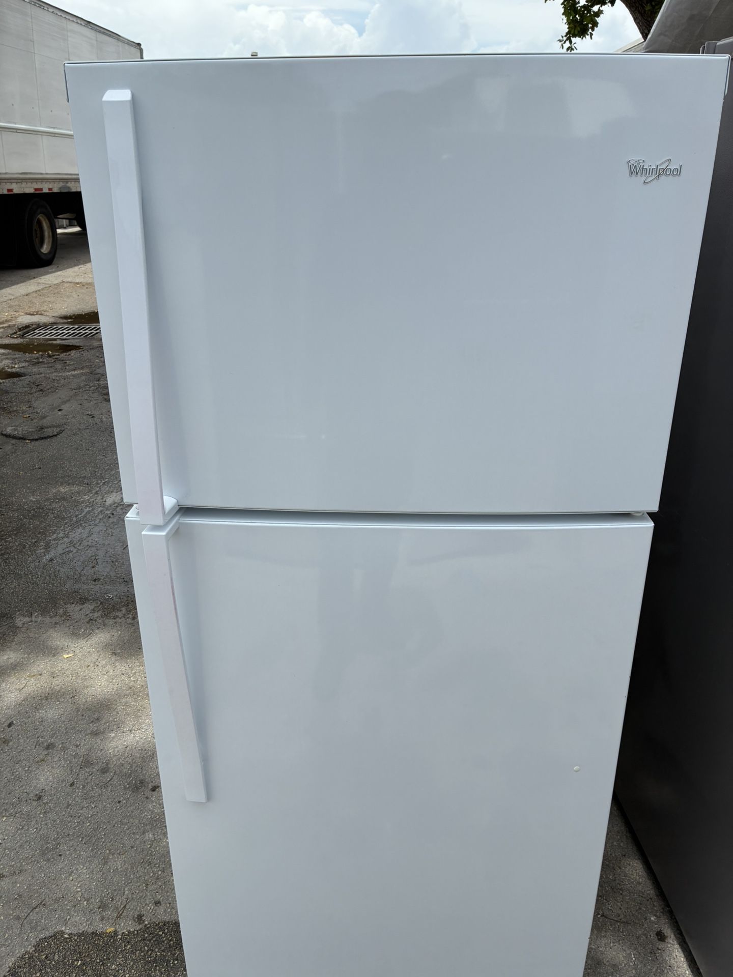 REFRIGERATOR WHIRLPOOL 30”