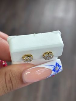 Vvs stud earrings