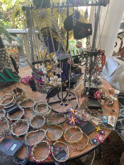 Lots of jewelry - Paparazzi