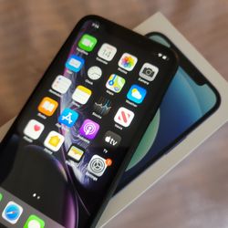 Unlocked IPhone XR 64gb