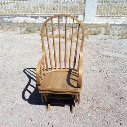 Classic Rocking Chair 