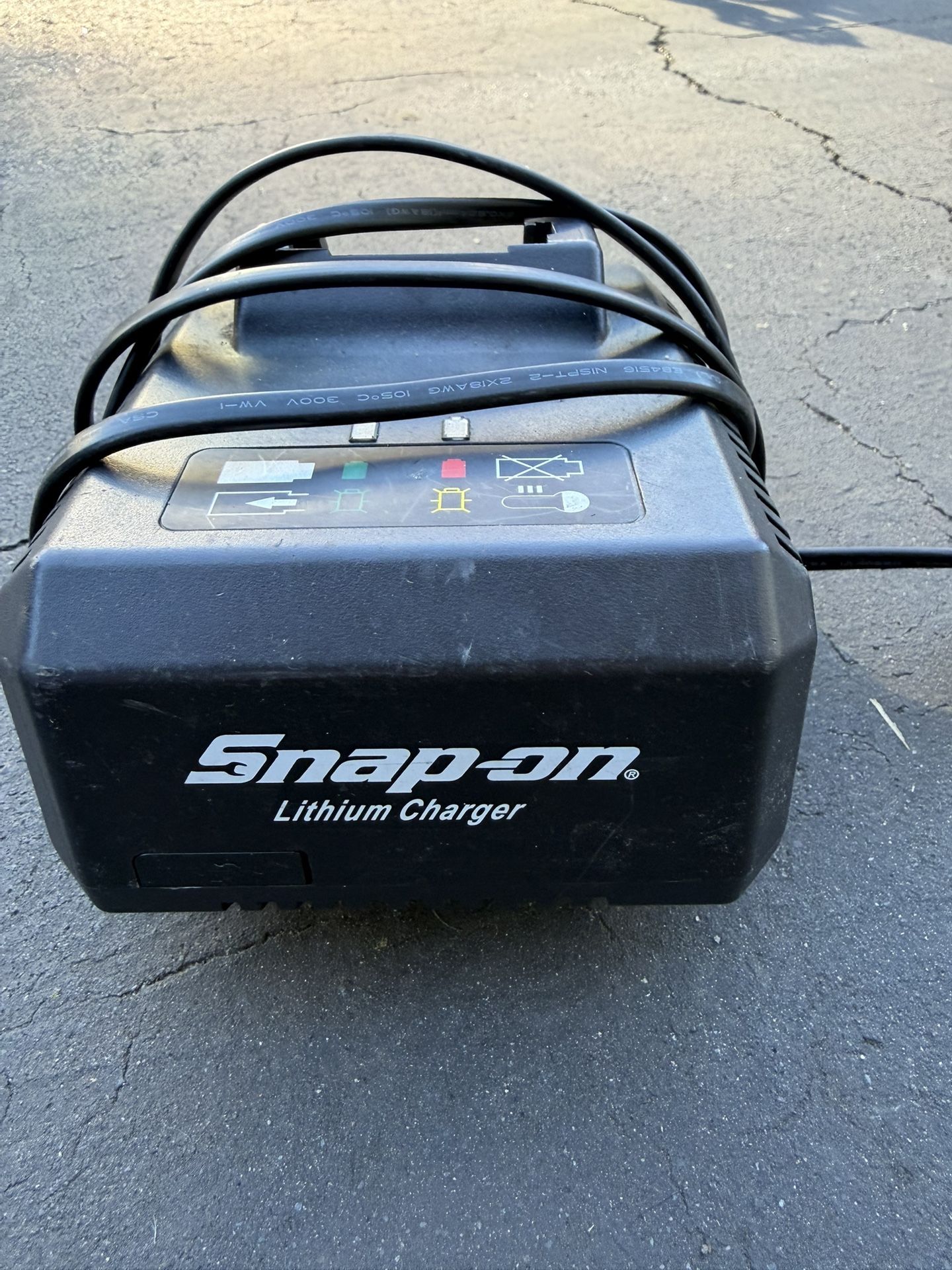 SNAP-ON LITHIUM CHARGER