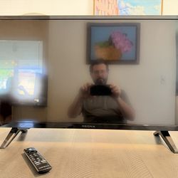 Like New Insignia TV