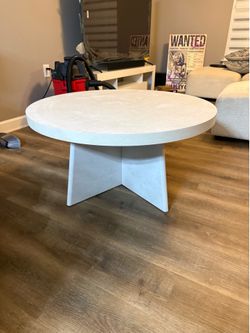 Round coffee table
