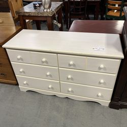 White 6 Drawer Dresser (in Store) 