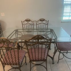 Dining Room Table And Chairs 