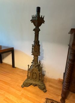 Antique Gothic-Style Brás Candlestick