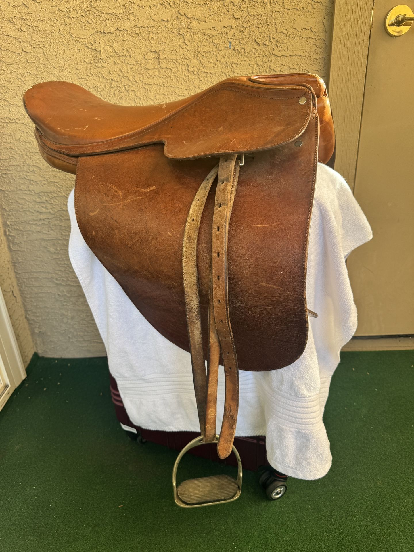16” Jeorge Canaves English Riding Saddle