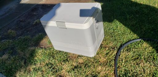 Car cooler. Plugs into to aux. Needs cord