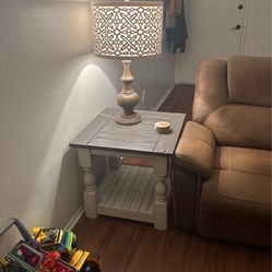Beautiful Living Spaces End Table And Large Lamp