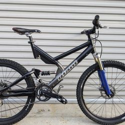Large Giant Warp Enduro Freeride Full-Suspension Mountain Bike