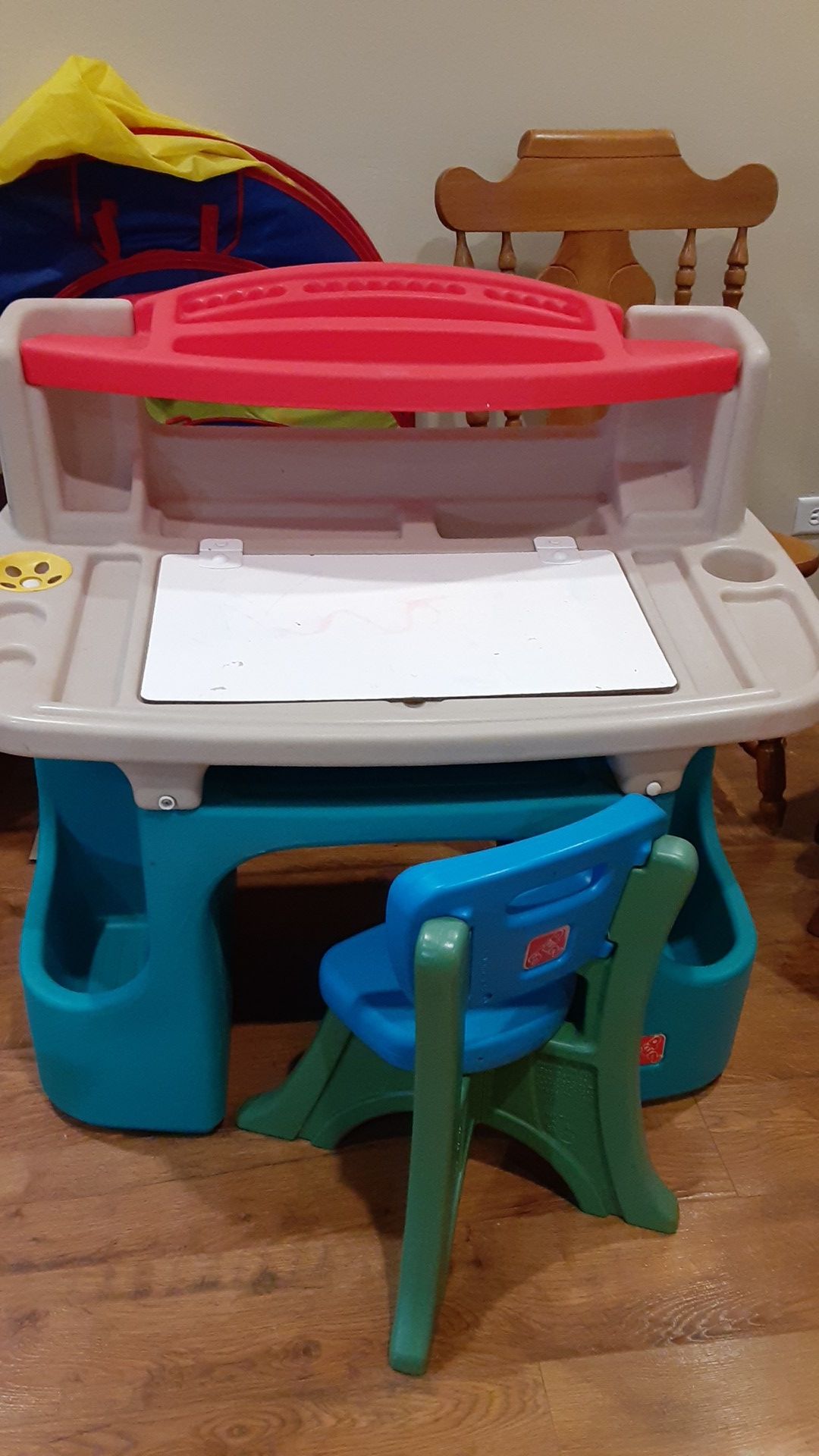 Kids desk and chair