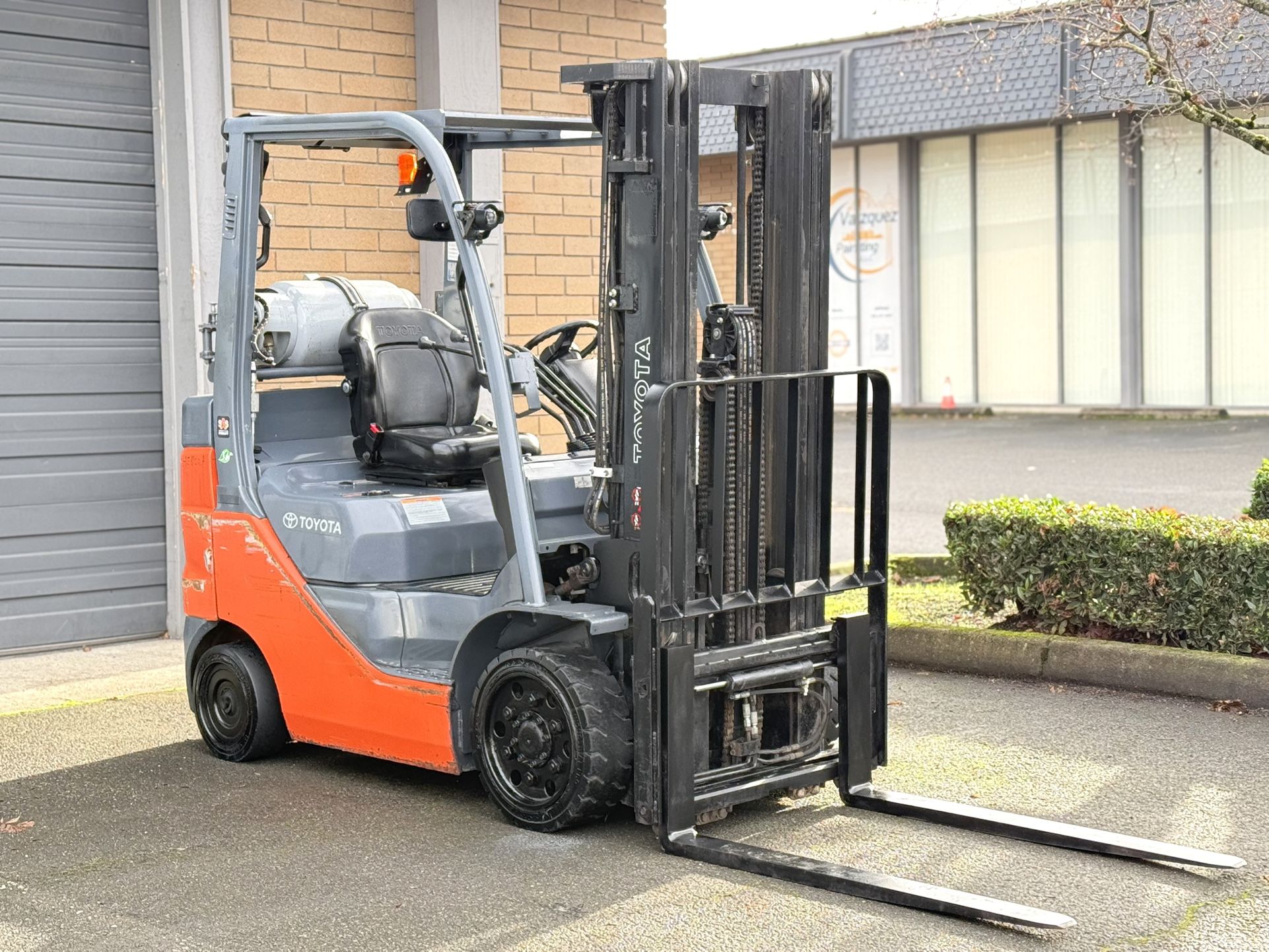 Forklift Toyota LPG 5,000 lb Capacity
