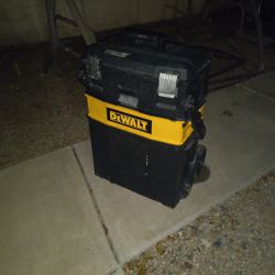 Dewalt  Rolling Tool Box