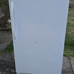 Fisherbrand Only Fridge Size 32w 27d 65h) I Can Help You With Free Delivery Within 10 Miles Distance 