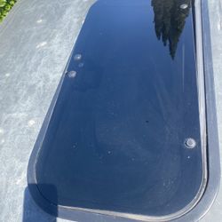 Universal manual glass pop-up sunroof