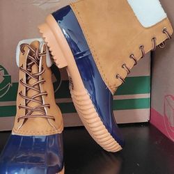  LADIES DUCK BOOTS  Size 6M