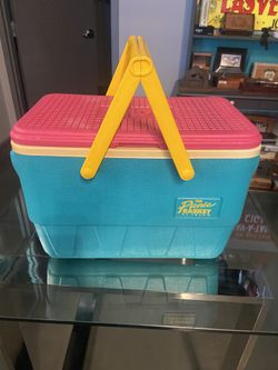 Vintage 1990’s Retro Igloo Cooler / Picnic Basket 