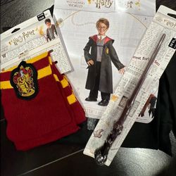 Harry Potter 3t-4t Halloween costume W/ Scarf & wand