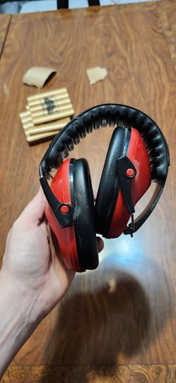Noise canceling ear muffs