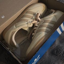 Adidas Samba OG (size 9 Men)