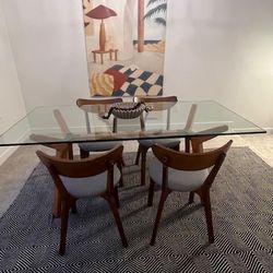 Modern Dining Room Table And Chairs With Rug