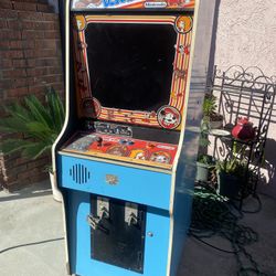 1981 Nintendo Donkey Kong Arcade Cabinet (TKG4-UP-US • Original • Working)