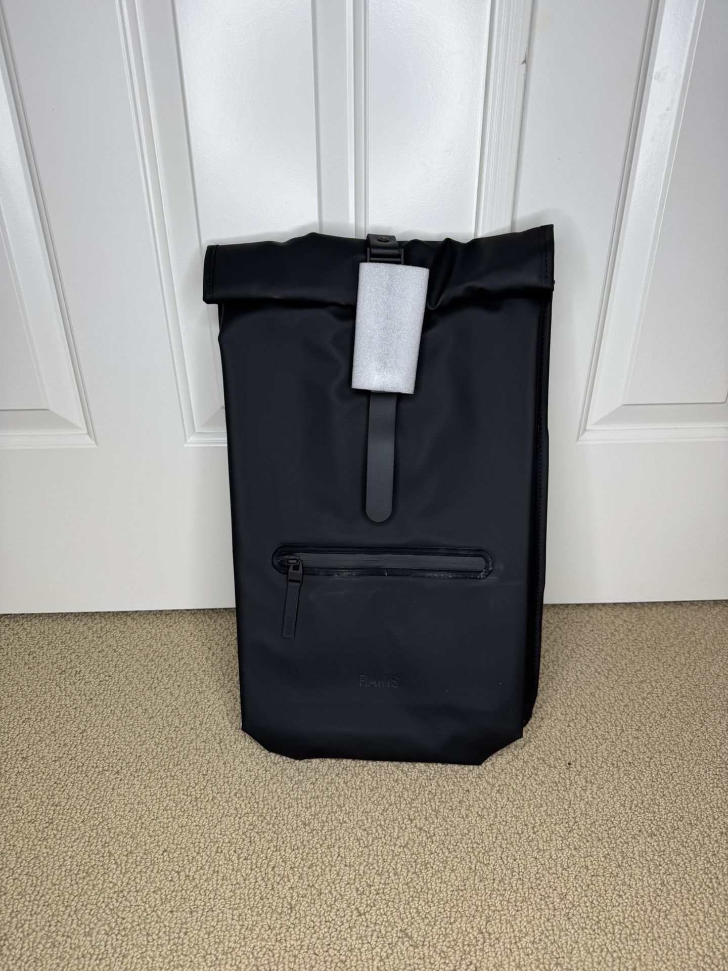 PRICE FIRM Rains Rolltop Rucksack Waterproof Backpack Black BRAND NEW w/Tags MSRP $140