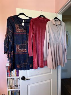 Short Dresses Size: Medium — Clothes
