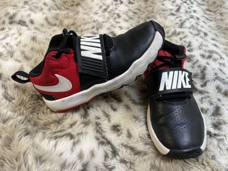 Nike Team Hustle Black And Red Sneakers Boys 13.5