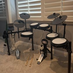 Simmons Titan 50 Electronic Drum Set – Excellent Condition (Barely Used)