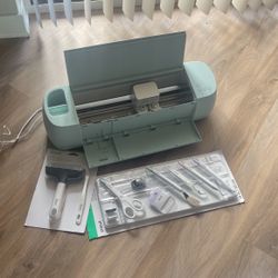 Cricut Explore 3 and Cricut Accessories 