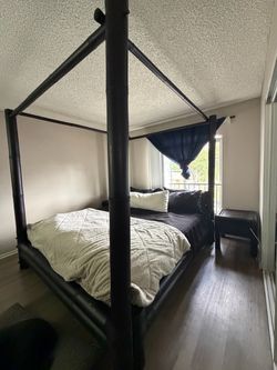 Bamboo Canopy King bed set w/mattress