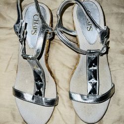 very nice women’s  shoes size (8) like new only $15 