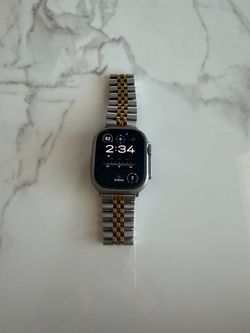 Apple Watch Ultra 2 GPS + Cellular, 49mm Titanium Case