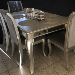 Dining Table with 4 Chairs + extension