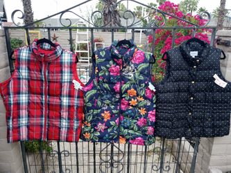 WOMEN'S SIZE XL LAND'S END & CHARTER CLUB PUFFER VESTS $10 EACH 