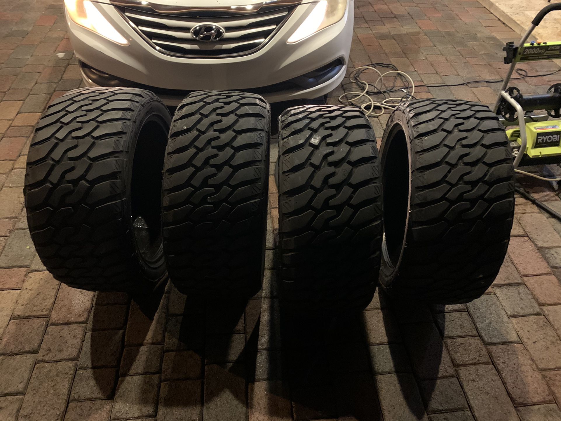 33x12.50R22 MT Tires