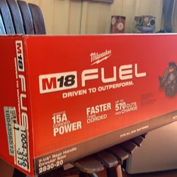 Milwaukee M18 FUEL 18-Volt Lithium-Ion Cordless 7-1/4 in. Rear Handle Circular Saw (Tool-Only)