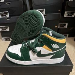 Air Jordan 1 Mid (GS) Sonics Noble Green 554725-371 Size 7Y Brand New